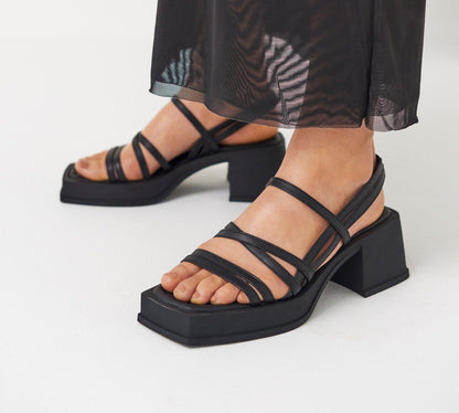 Hennie Heels in Black