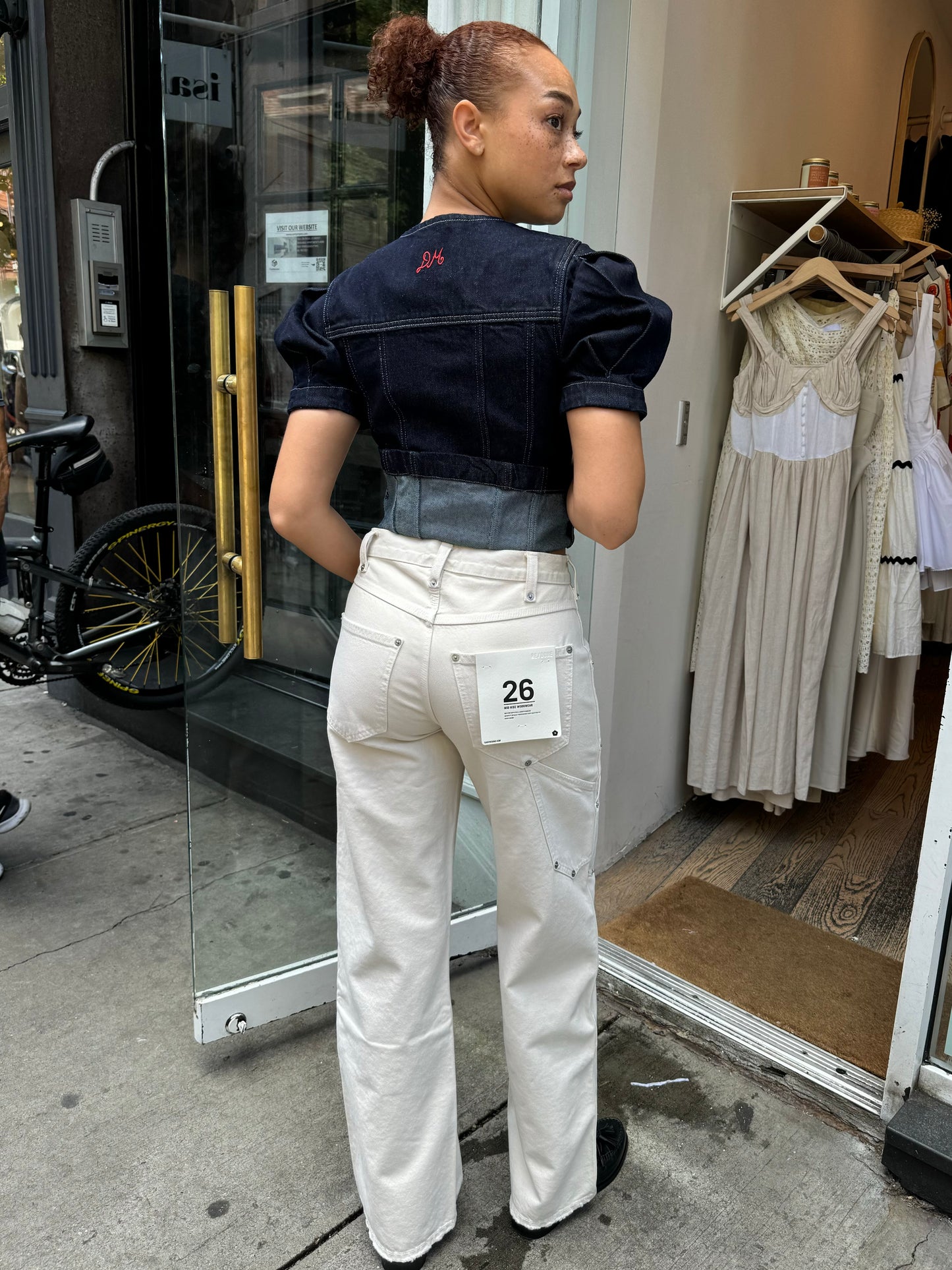 Mid Rise Workwear Jean in Distressed Vintage White